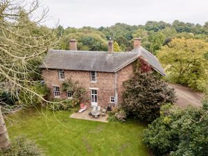 Side elevation- click for photo gallery